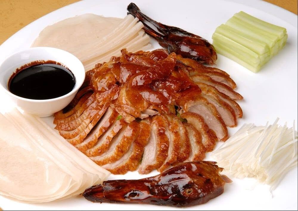 君豪招牌北京片皮鸭现场片皮配薄饼